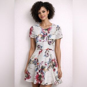 Forever 21 floral dress fit & flare skater style festive party reception size S